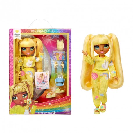 RAINBOW HIGH JUNIOR MUÑECA FIESTA DE PIJAMAS - SUNNY (YELLOW)