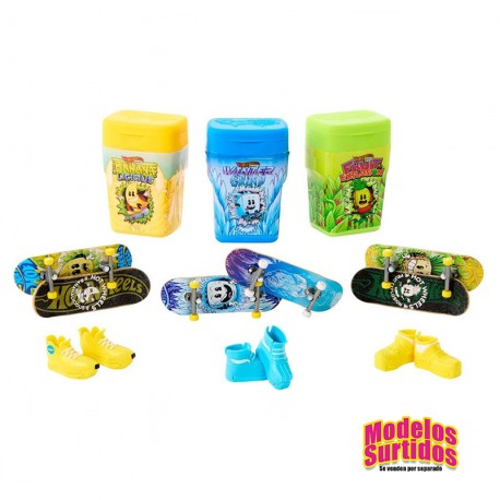 HOTWHEELS SKATE CAJA DE CHICLES CON 2 MONOPATINES SURTIDOS